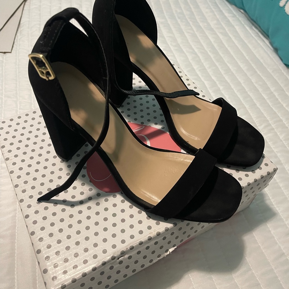 Delicious Black Chunky Heels with Ankle Straps - Picture 5 of 8